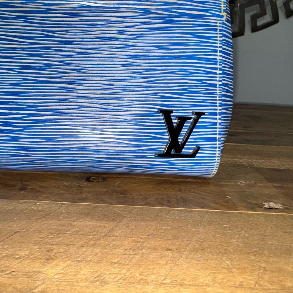 Louis Vuitton Pre-Owned
2017 Pre-Owned Louis Vuitton Epi Denim Cluny BB satchel - Picture 13 of 13